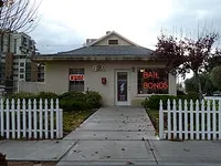 Office building advertising the sale of bail bonds
